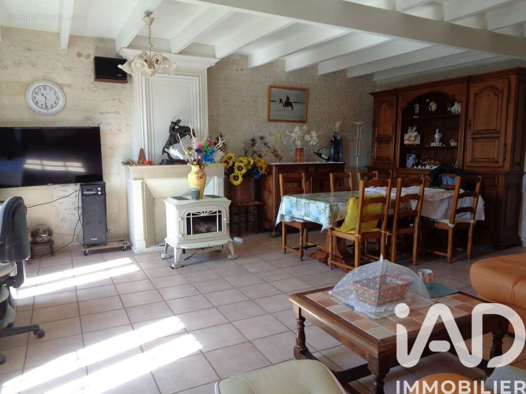 Maison 300 m² à Preguillac  - photo 4
