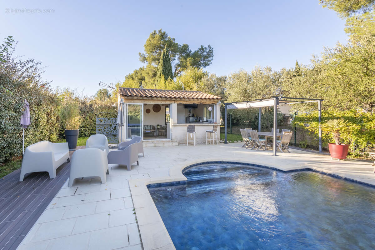 Maison à SIMIANE-COLLONGUE