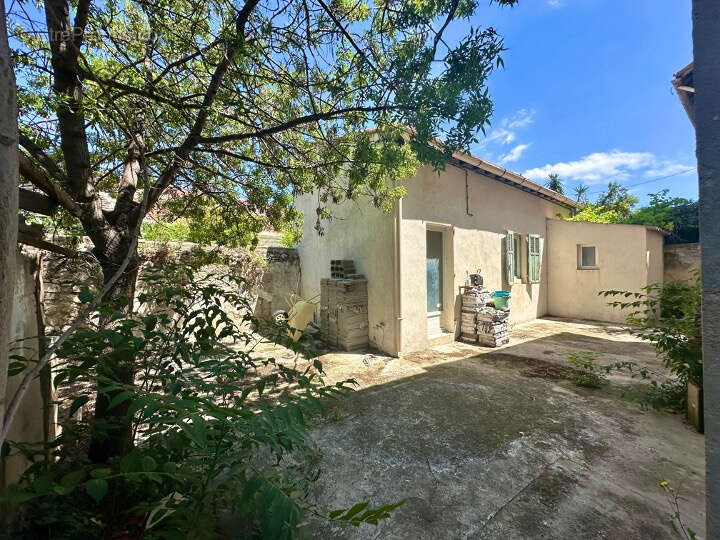 Opportunité à Marseille 10ème : Propriété à Rénover avec potentiel 250 m2 env. surface totale au sol - photo 18