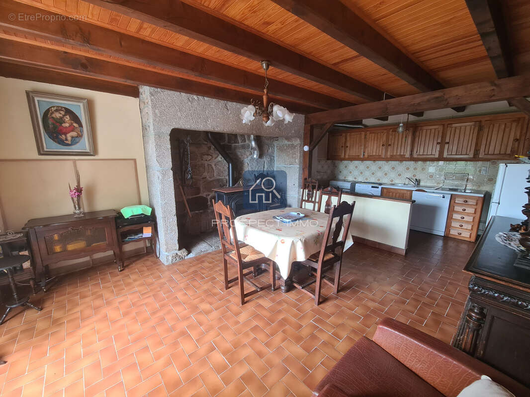 Maison à SAINT-URCIZE