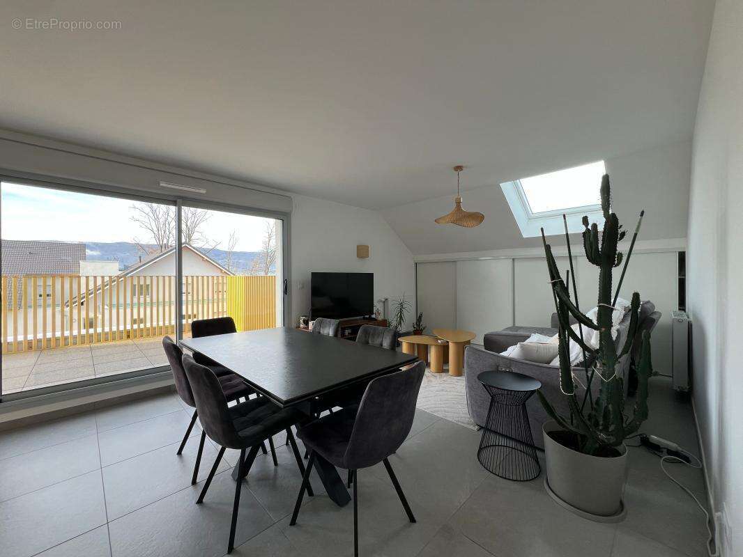 Appartement à SALES