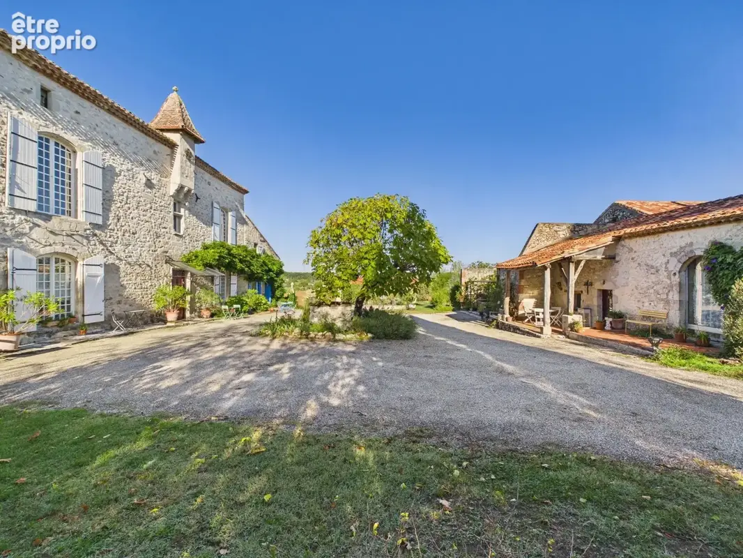 Demeure historique de charme avec gîtes et piscine au cœur d’un domaine de 2 hectares - photo 20