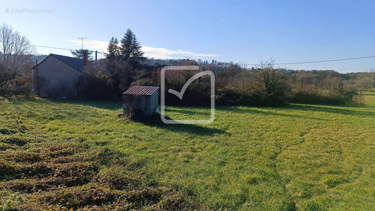 Petite maison à fort potentiel. - photo 2
