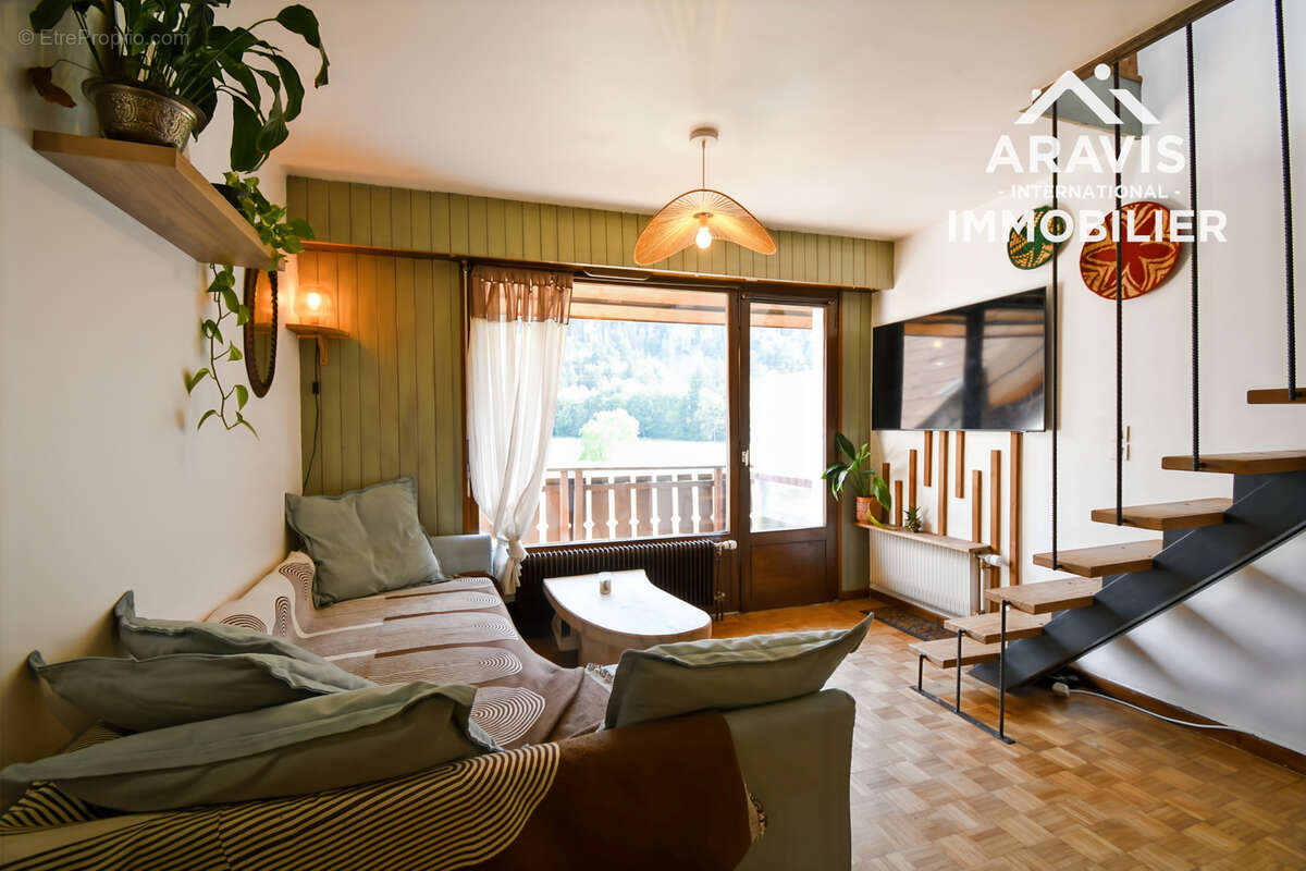 EXCLUSIVITÉ   Studio duplex avec balcon, vue montagnes et deux stationnements à Thônes - photo 3
