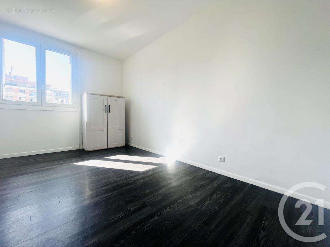 Appartement 107 m² à Limoges  - photo 9