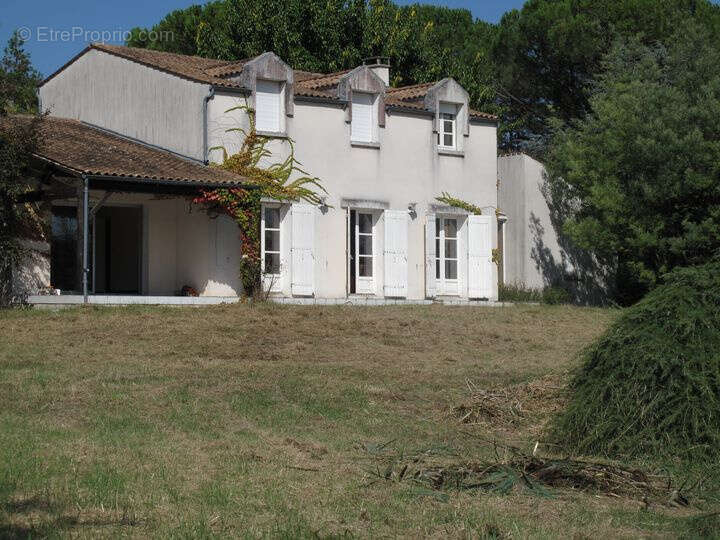 Javrezac maison de 206 m2 a renover sur parc de 11936 m2 - photo 7