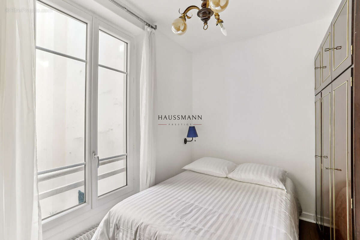 Appartement à PARIS-1E