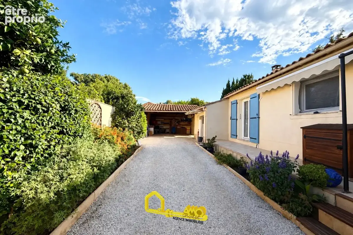 Maison de plain-pied 4 chambres   110m2 - Eyguières - photo 4