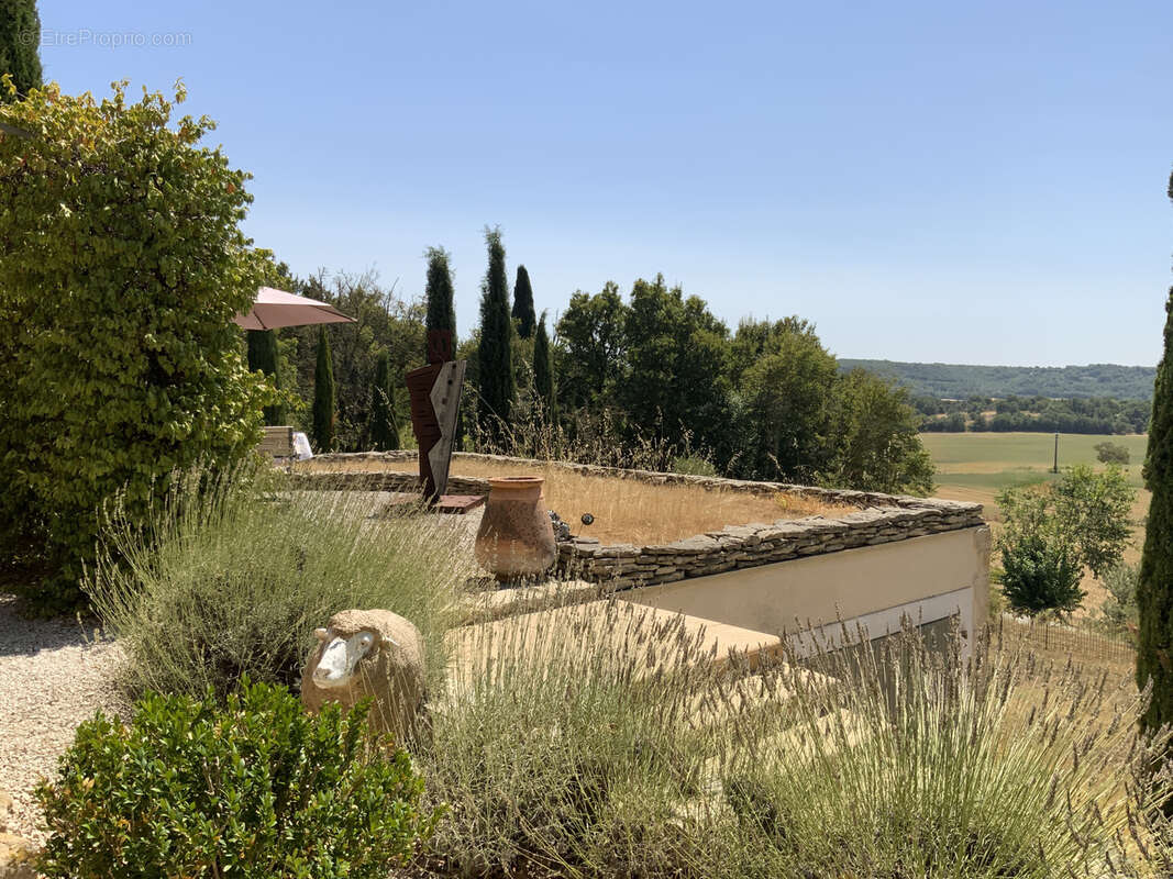 Villa d'architecte en position dominante de plain pied et sa vue panoramique. - photo 22