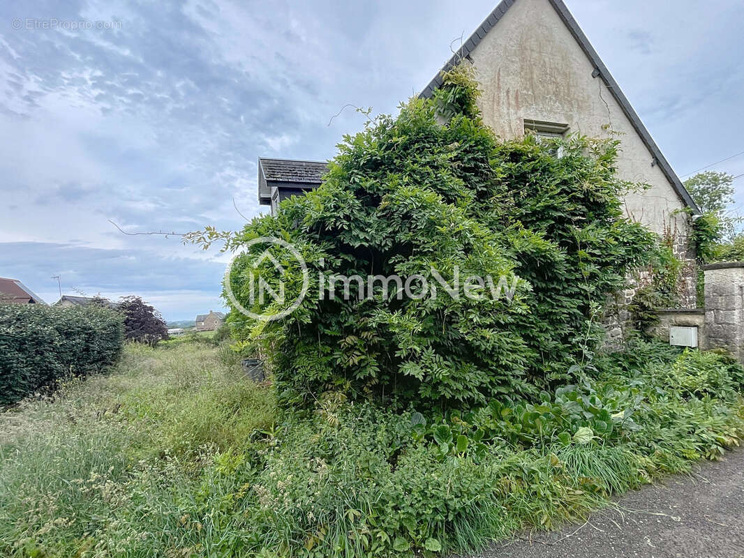 Maison à SAINT-JEAN-DES-CHAMPS