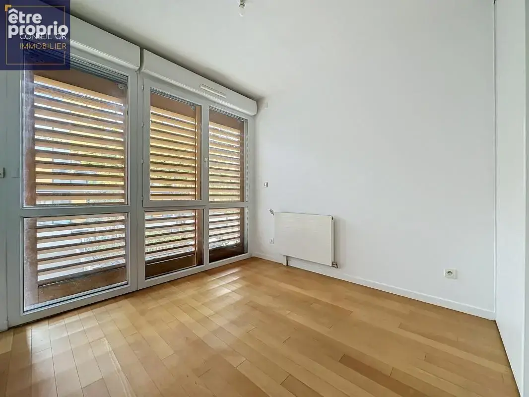 Duplex Oullins centre – 5 pièces – 124 m² – 4 chambres – Terrasse 40 m² – Calme, proche métro, belle hauteur sous plafond, garag - photo 14