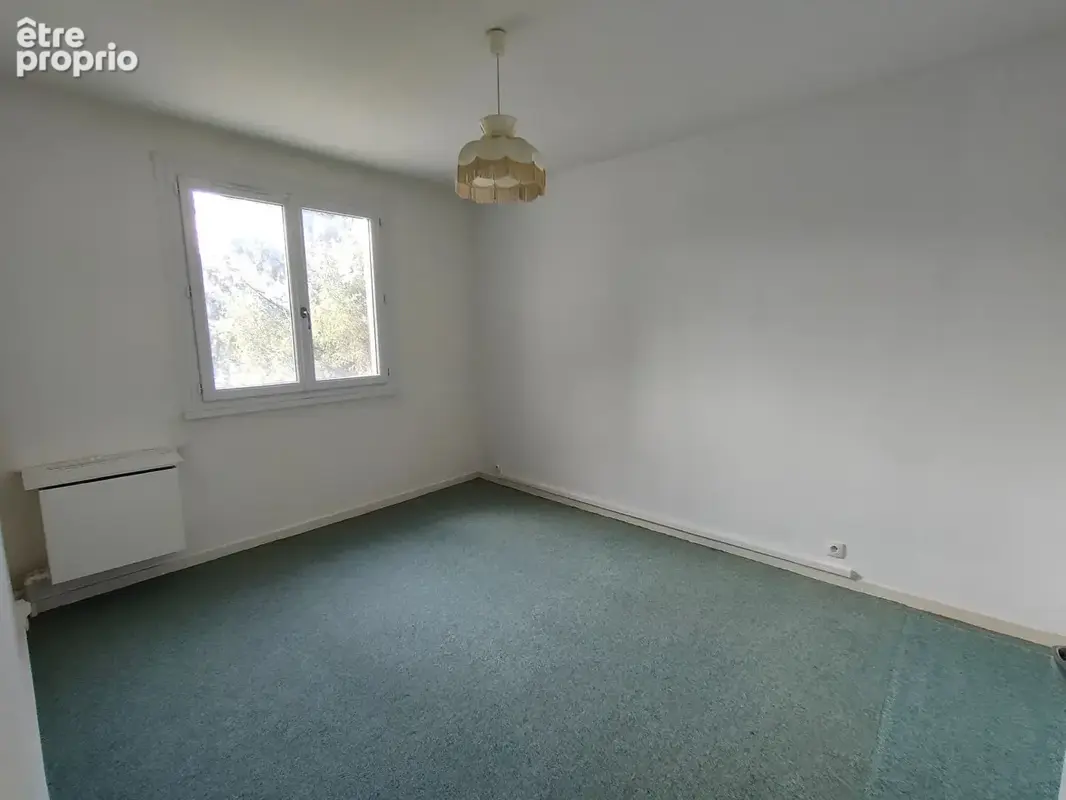 Appartement 80 m² à Chalus  - photo 4