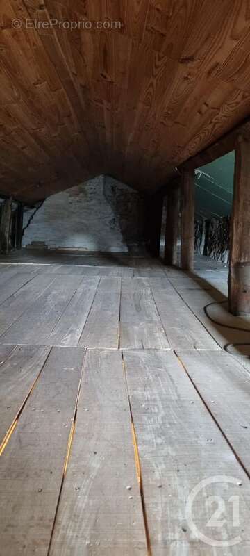 Maison à SAINT-SANTIN-CANTALES