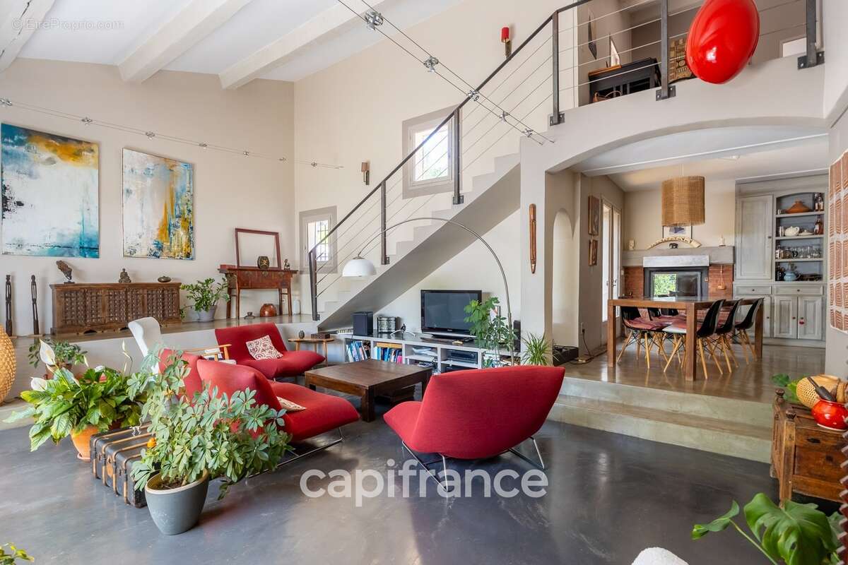 Maison à vendre 7 pièces avec T2 indépendant à Fuveau avec jardin - photo 5