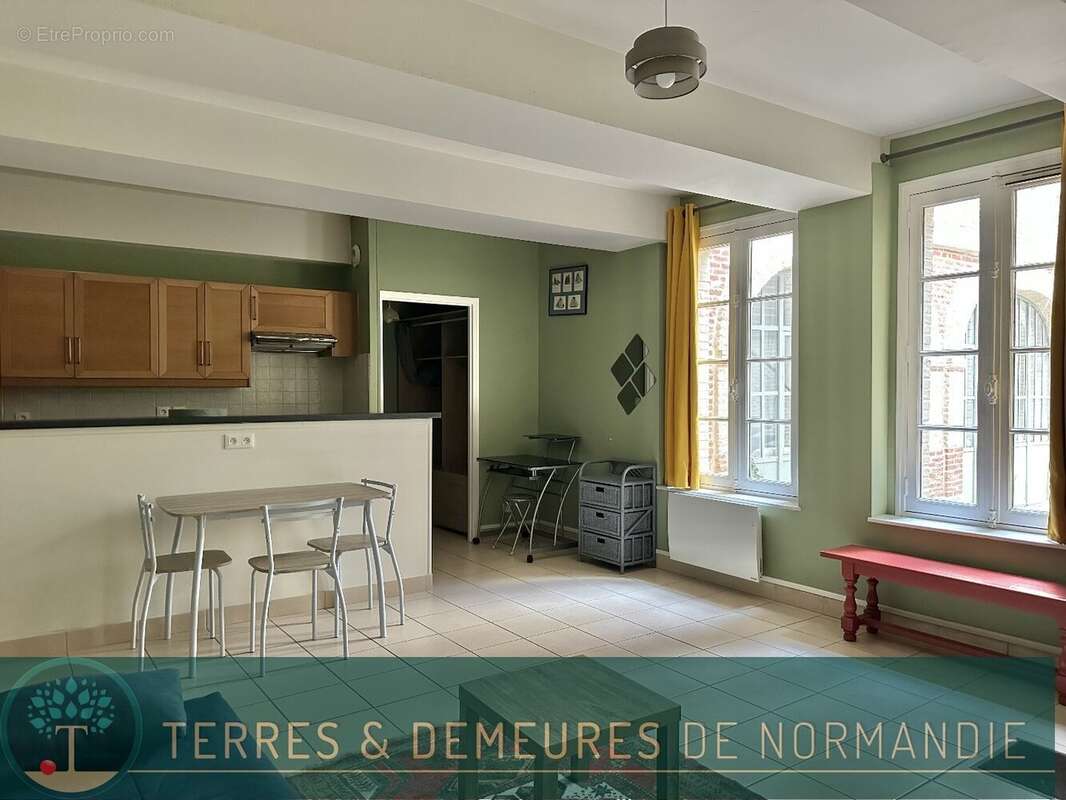 Studio de 36m² au rez-de-chaussée sur cours  Immeuble en brique - Vendu meublé. - photo 7
