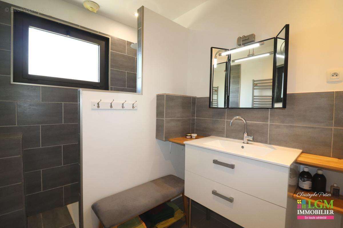 VALRÉAS (84) - Maison familiale lumineuse de 173 m² avec 4 chambres au fort potentiel d'aménagement - photo 11