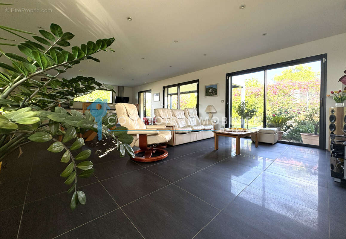 DEPT-30-A VENDRE-MEYNES Bel ensemble immobilier composé de deux villa de plain pied sur 1300m2 de terrain - photo 8