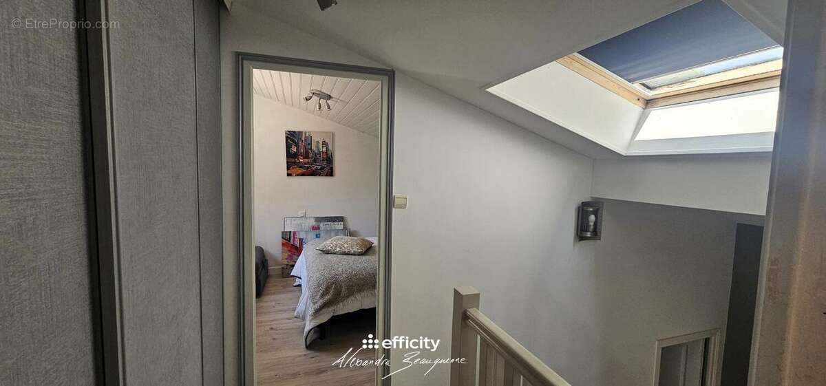 Maison 94 m² à Vouille  - photo 13