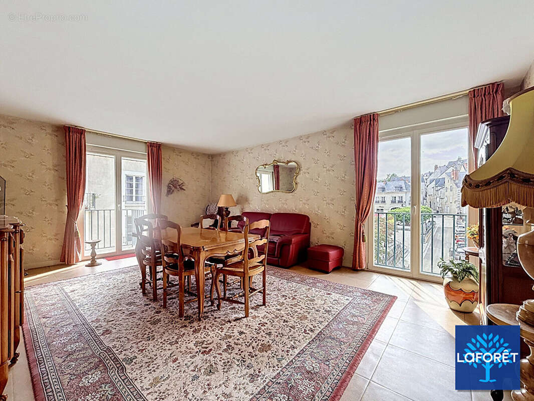 Appartement avec balcon, vue Loire et garage en plein centre-ville - photo 8