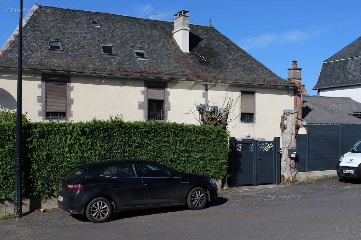 Maison à ANGLARDS-DE-SALERS