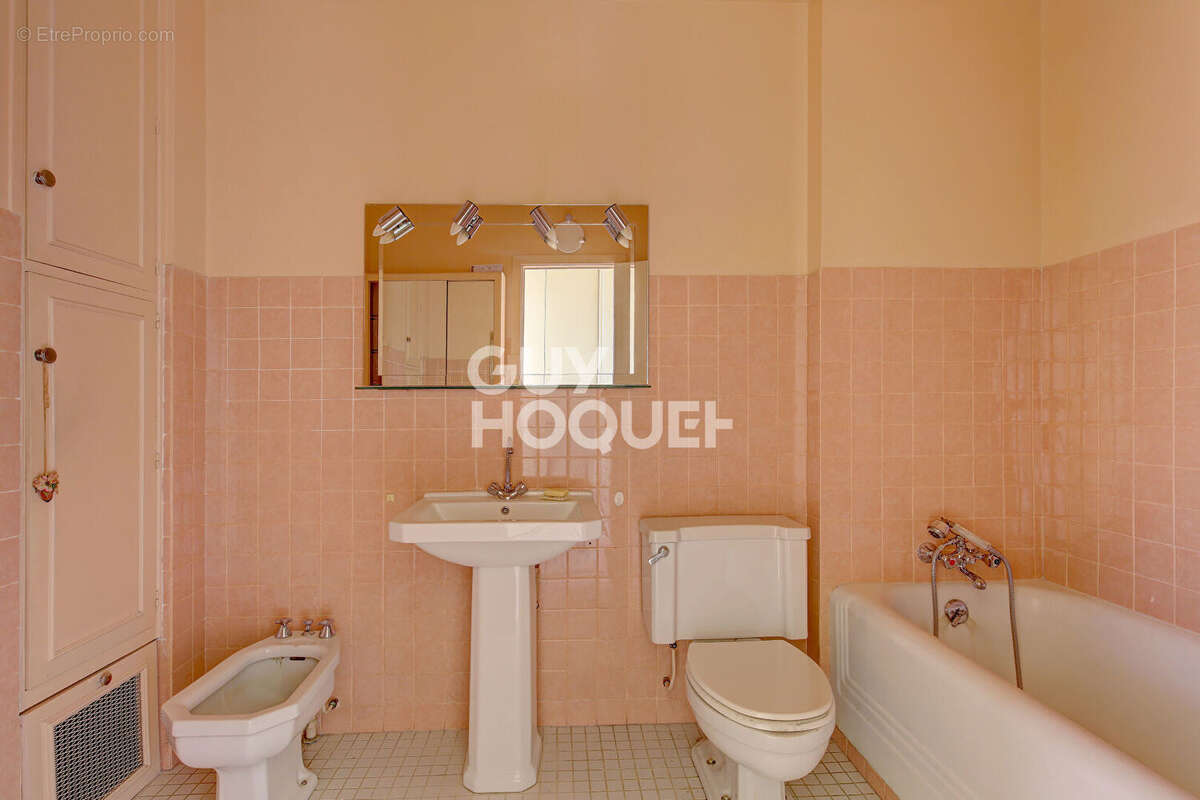 Appartement à PARIS-16E