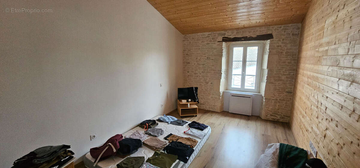 Maison à SAINT-HILAIRE-DE-VILLEFRANCHE