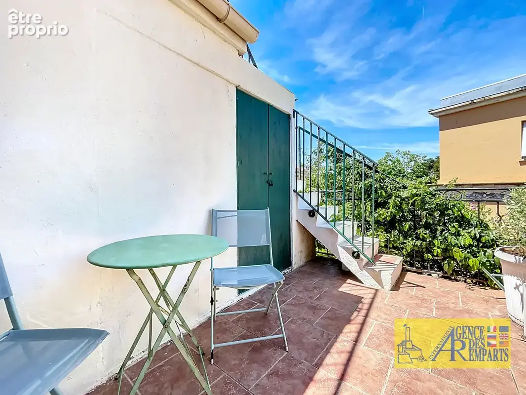 Maison de charme avec terrasse et  toit-terrasse   vue mer et vieille ville - Vieil Antibes - photo 10