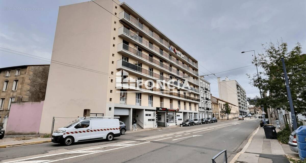 Appartement à SAINT-ETIENNE