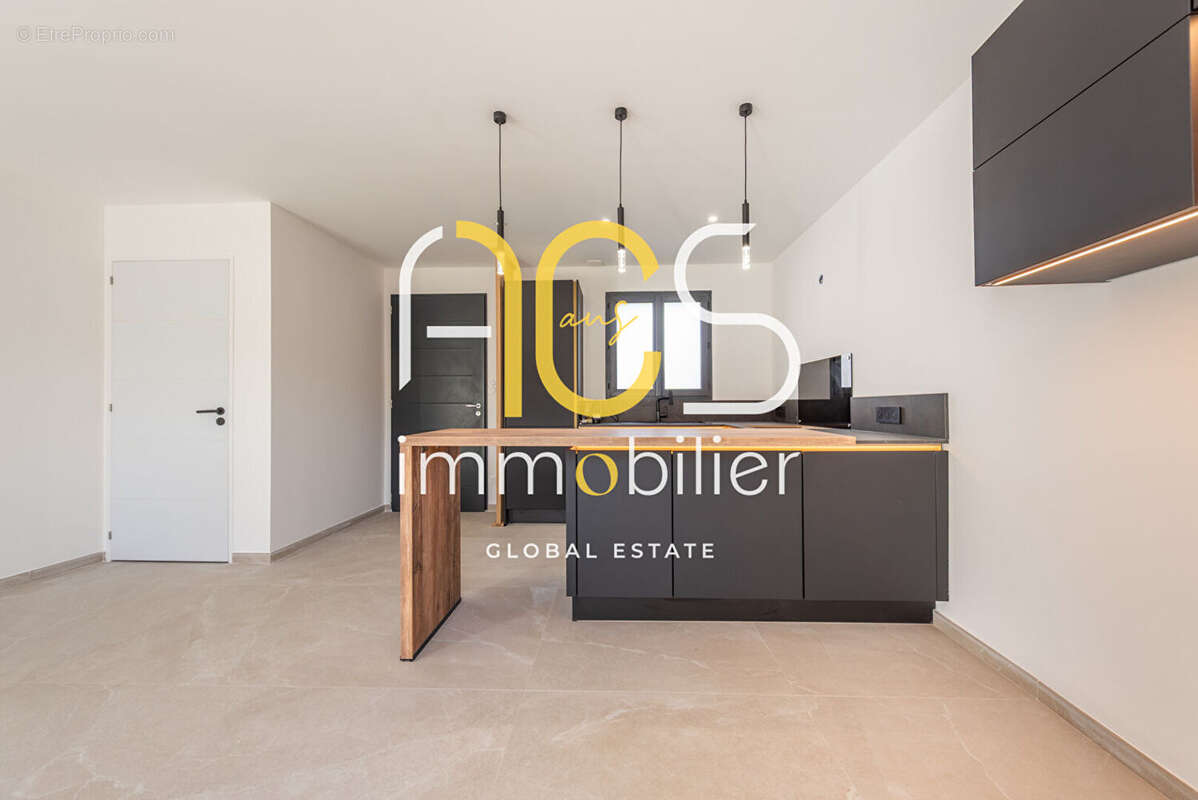 Maison à CHATEAUNEUF-LES-MARTIGUES