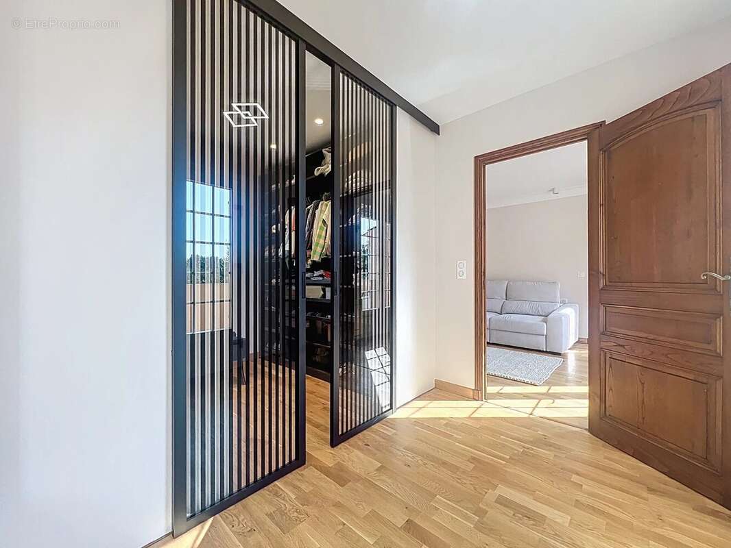 Maison à LA ROQUETTE-SUR-SIAGNE