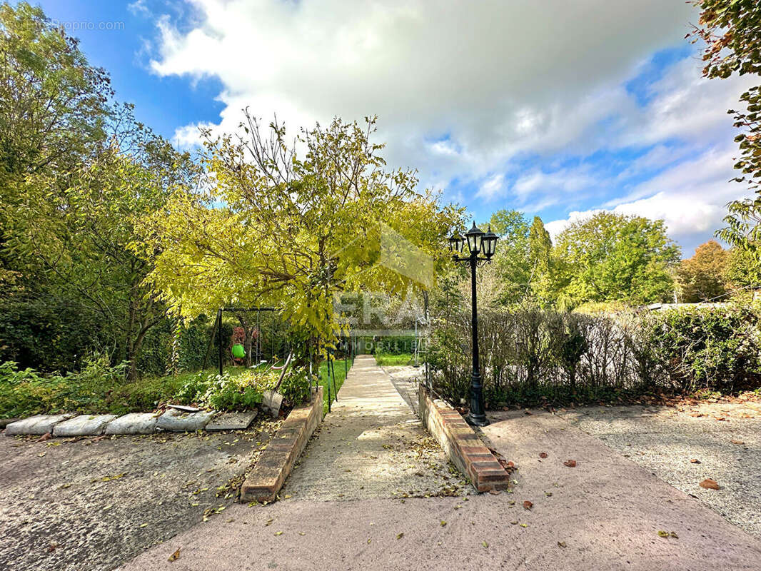 Maison à BAGNEAUX-SUR-LOING