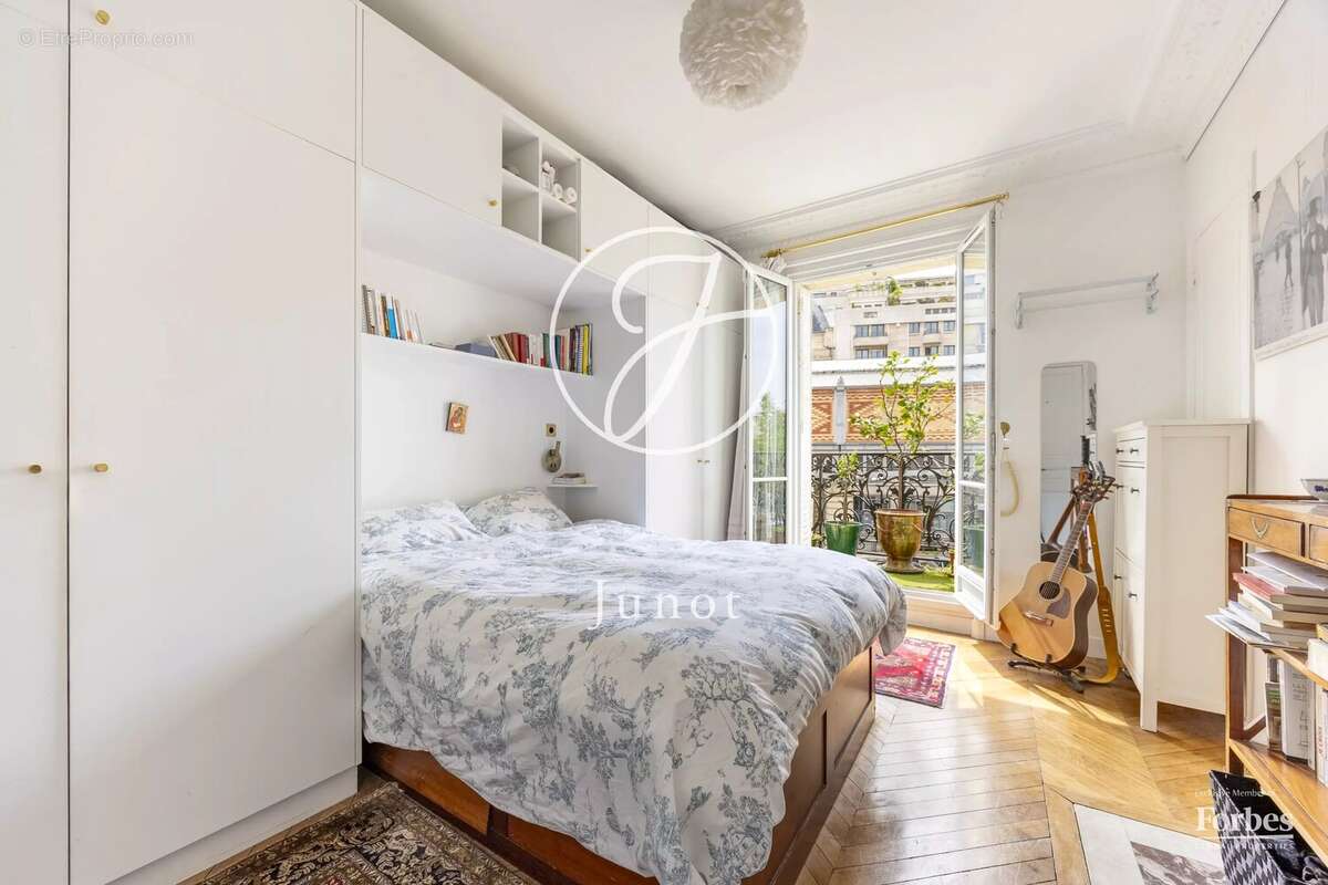 Appartement à PARIS-7E