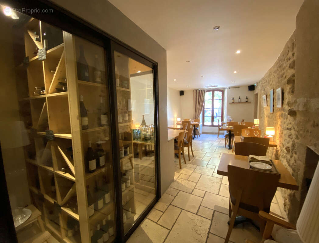 Commerce à SAINTE-CECILE-LES-VIGNES