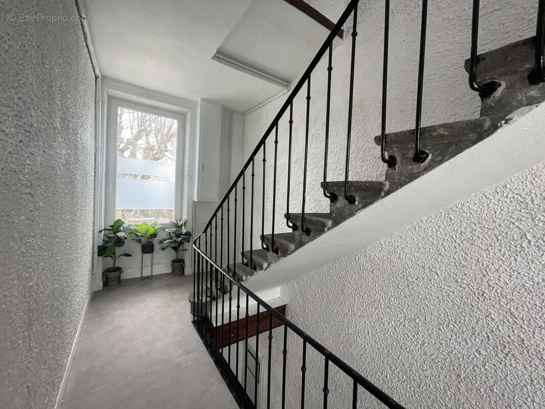 Appartement à SAINT-ROMAIN-LA-MOTTE