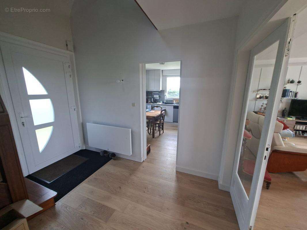 Le calme de la campagne à deux pas du centre-ville, une maison familiale entièrement rénovée ! - photo 3