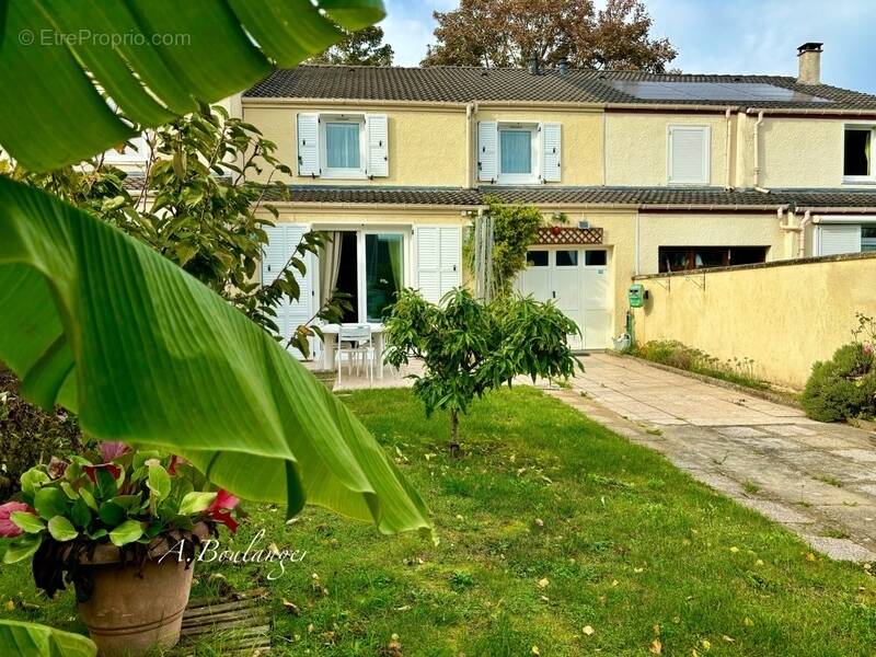 Maison à MOISSY-CRAMAYEL