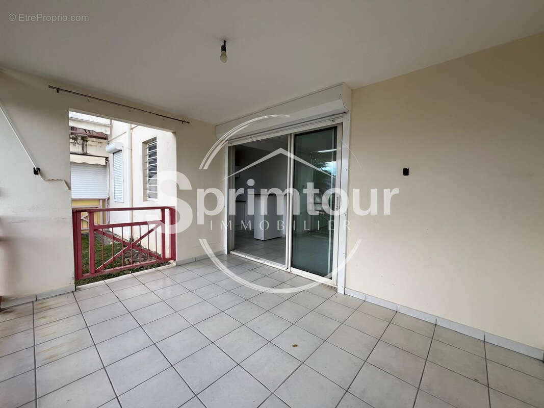 SAINT-CLAUDE - Appartement T3 rénové avec terrasse dans une résidence sécurisée avec piscine - photo 19