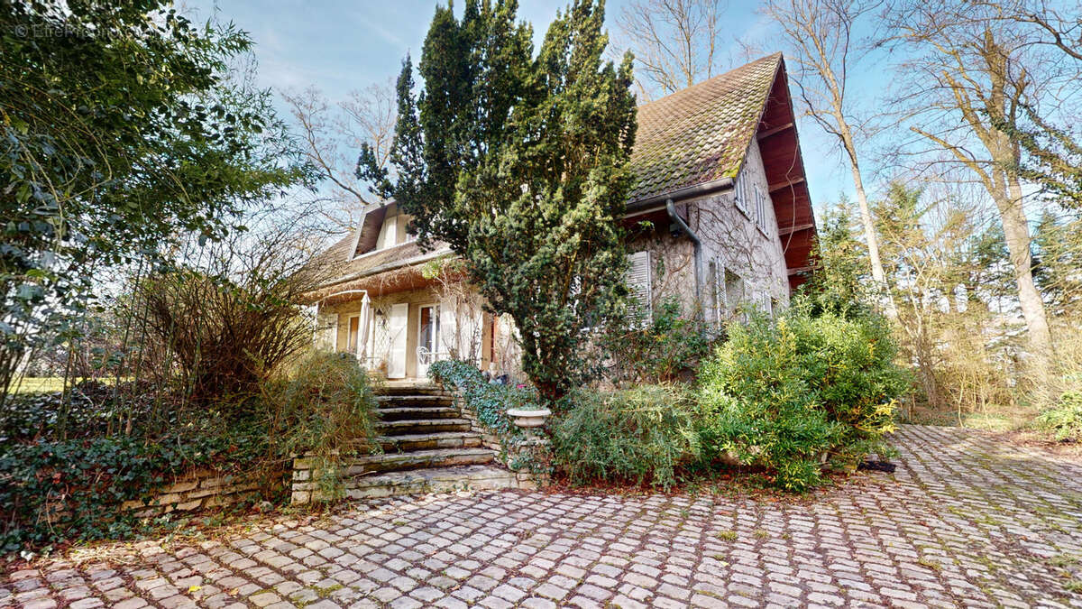 Maison à CHEVIGNY-SAINT-SAUVEUR