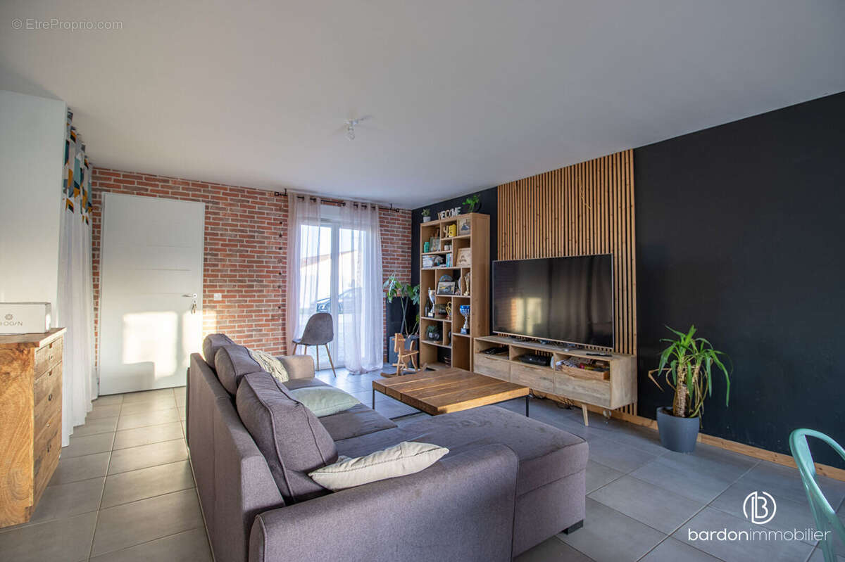 Maison à CHATEAUNEUF