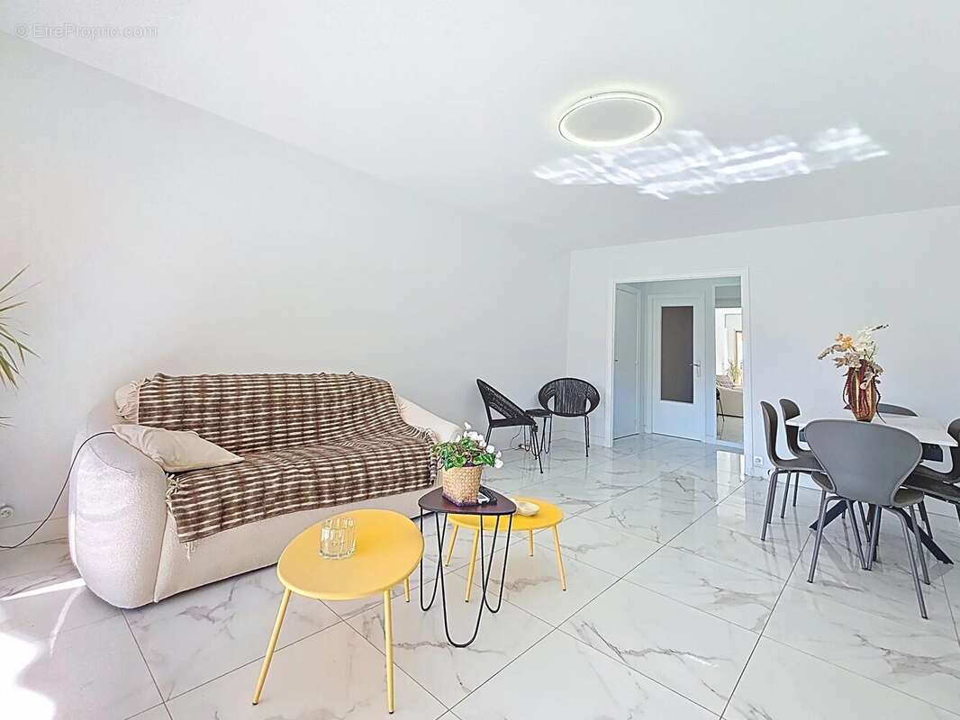 Appartement à LE CANNET