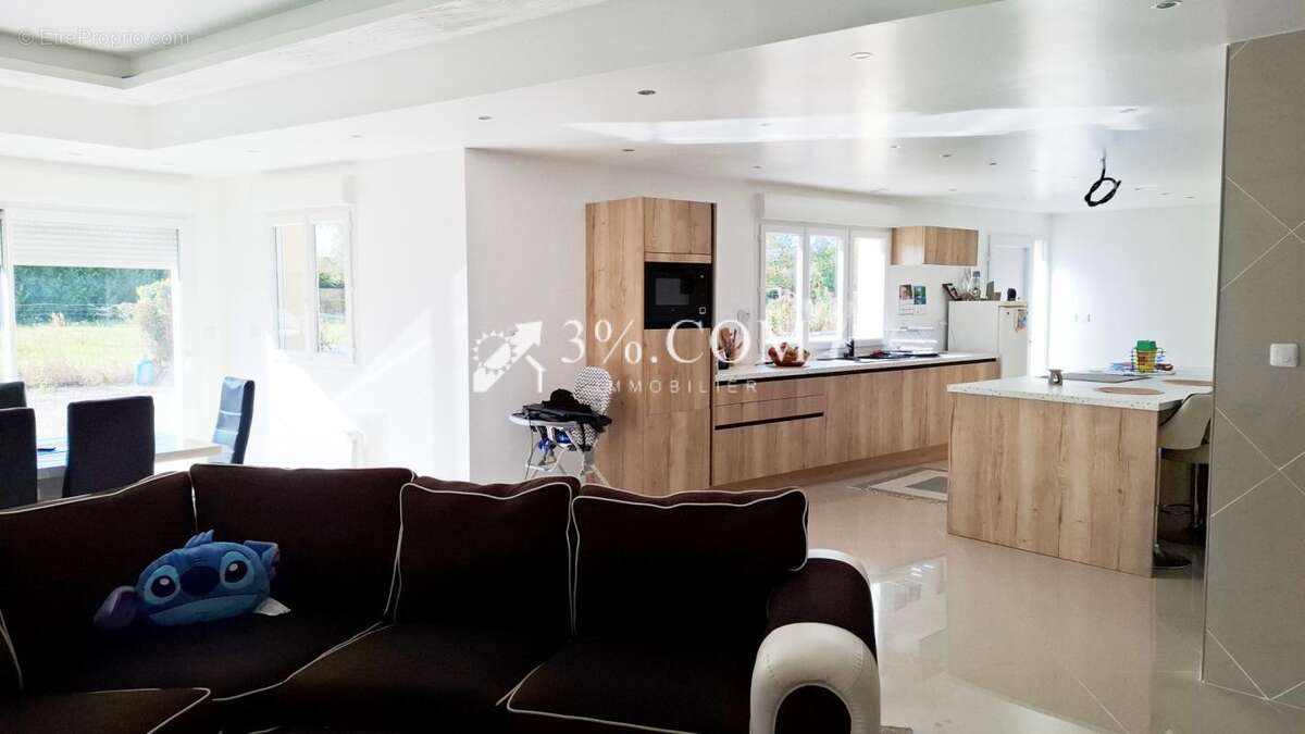 Maison à FEUQUIERES-EN-VIMEU