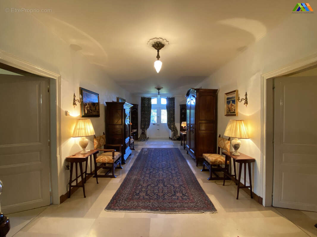 maison de maitre entrance hall