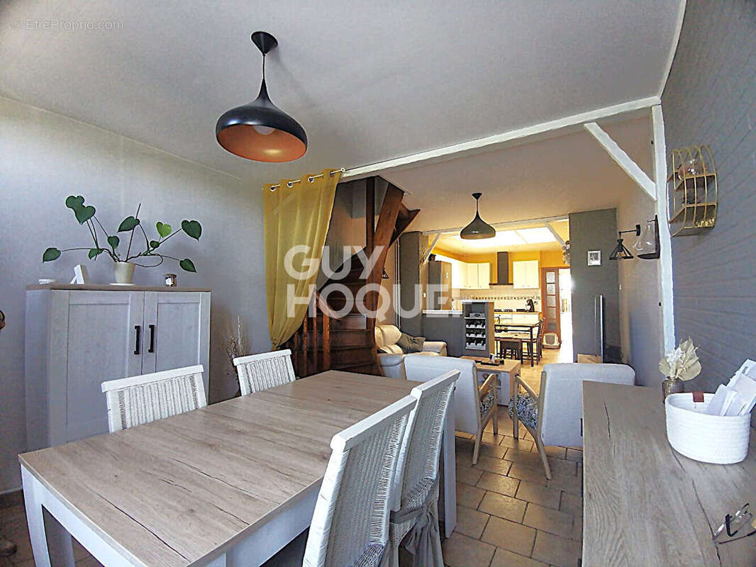 Maison à LA CHAPELLE-D'ARMENTIERES