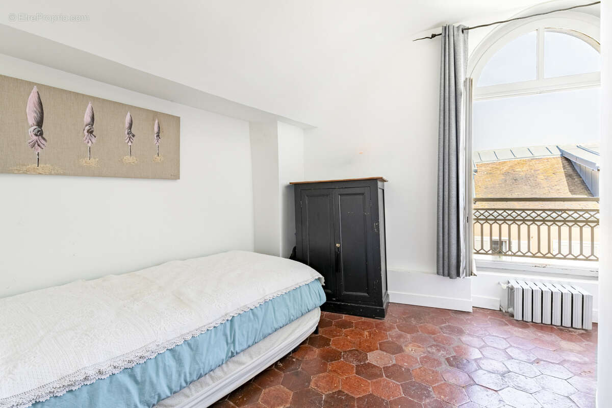 Appartement de charme en dernier étage Saint Germain En Laye centre - photo 6