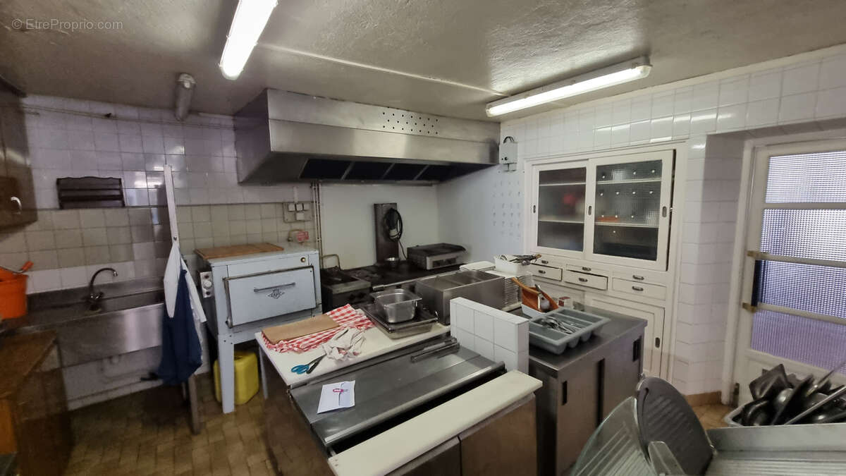 Commerce à COUCOURON