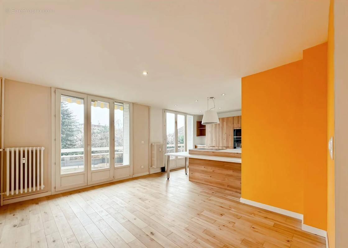 Appartement à AMBILLY