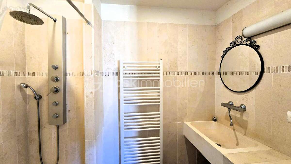 Maison à VERT-LE-GRAND