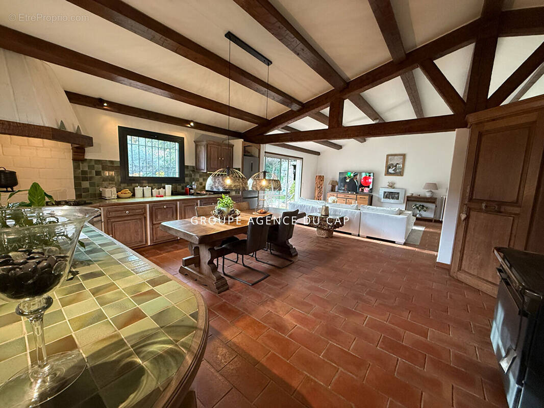 Maison à ROQUEBRUNE-SUR-ARGENS