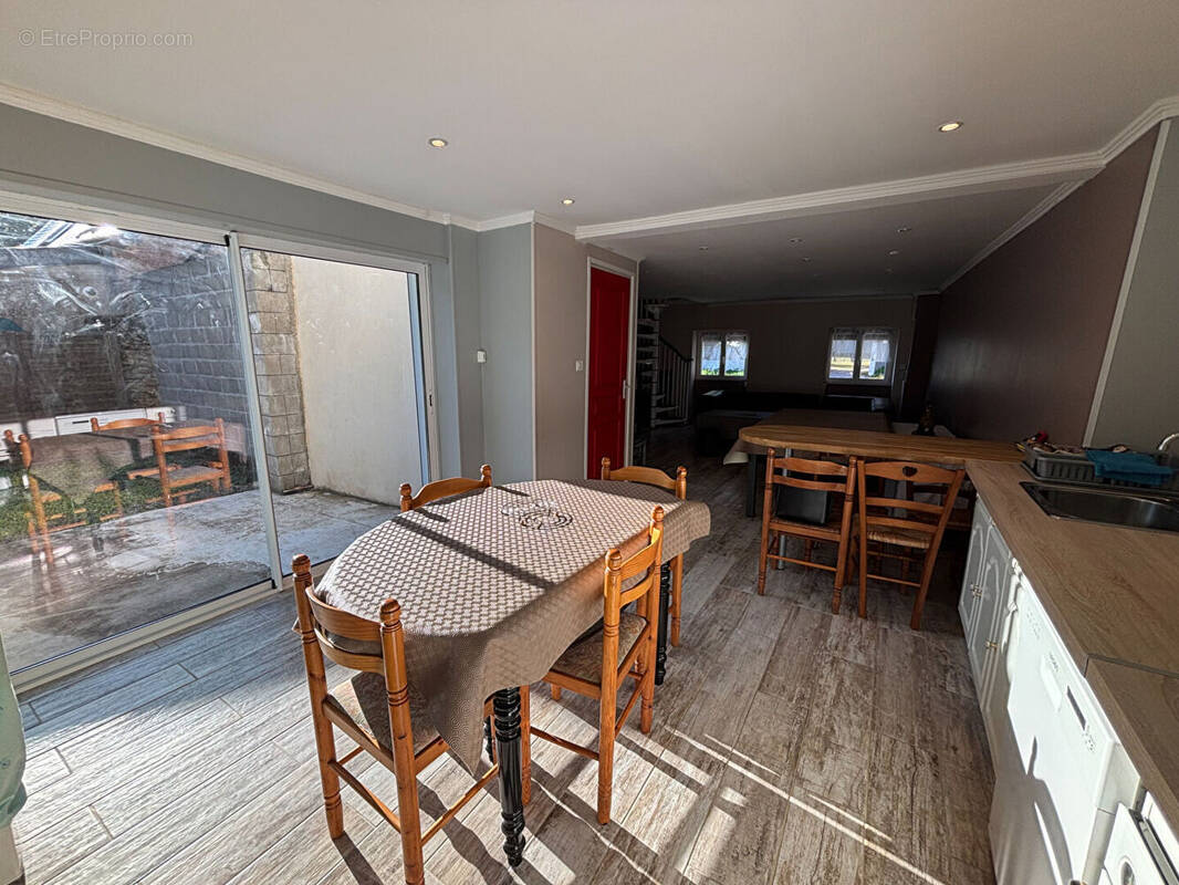 Maison à LA CHAPELLE-DES-MARAIS