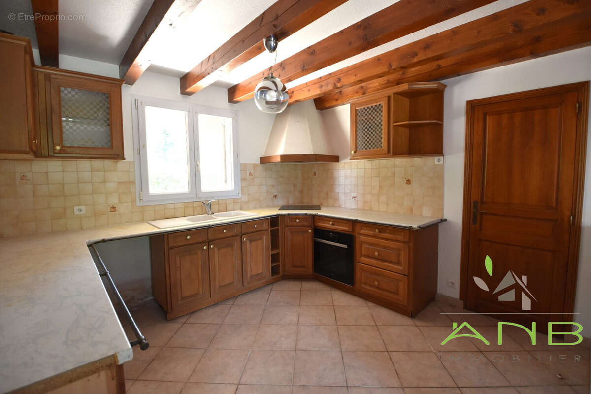 Maison 227 m² à Saint-Estephe  - photo 5